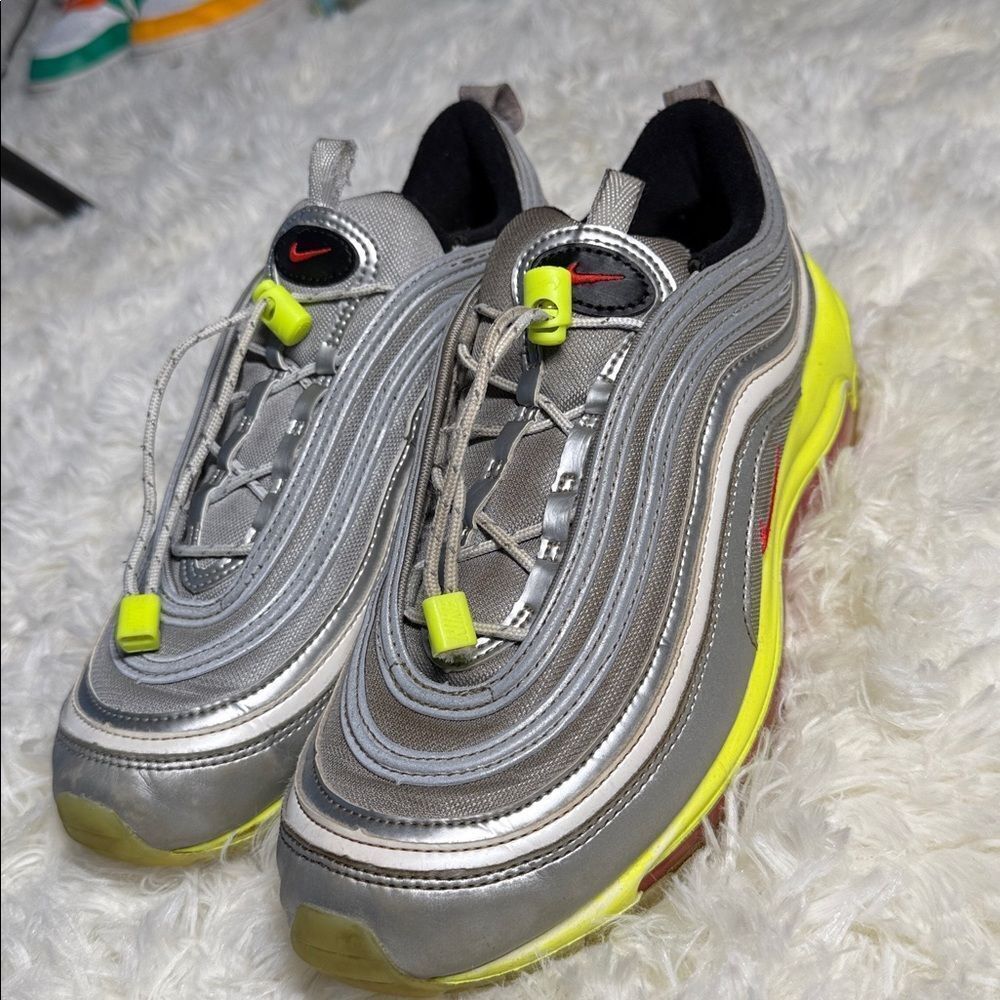 Nike Air Max 97 Metallic Silver with Neon Yellow - Picture 2 of 6
